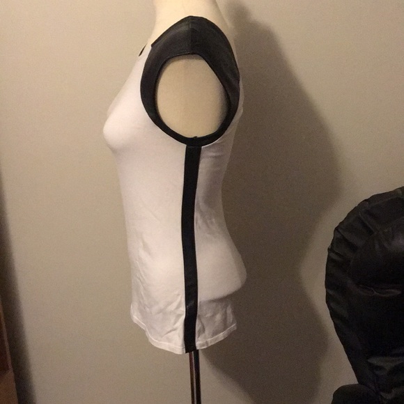 B&W top - Picture 3 of 5